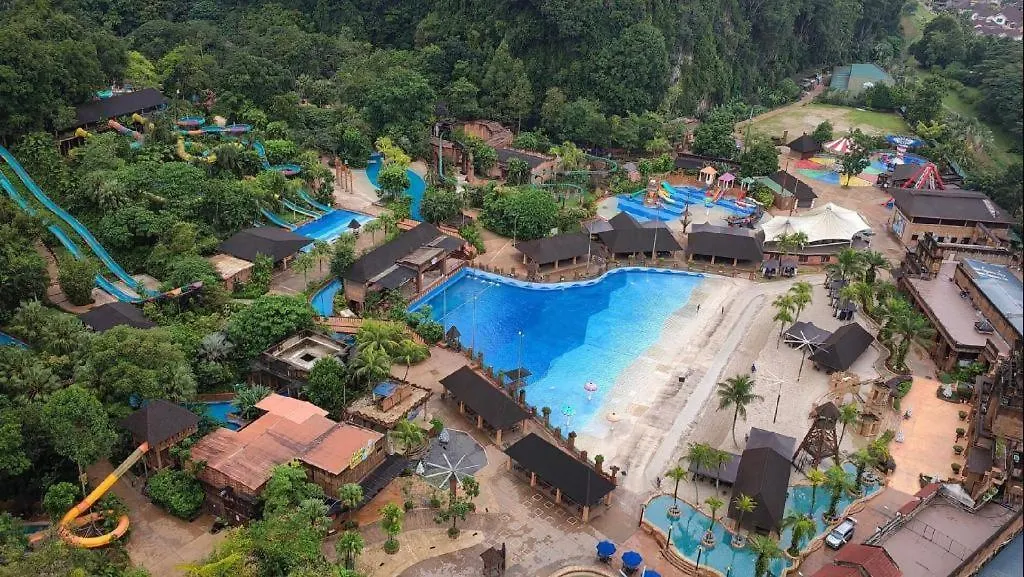 Ipoh Sunway Onsen Themepark Suite 6-11Pax 2Parkin 5*,  Malaysia